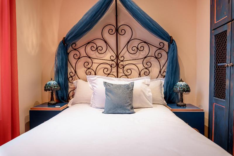 Classic Single Room image 4