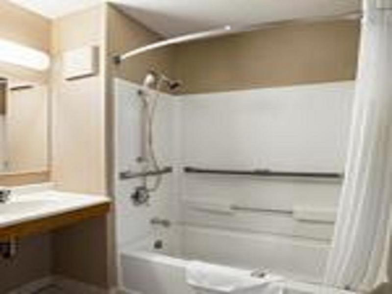 Deluxe Double Room with Two Double Beds - Non-Smoking image 4