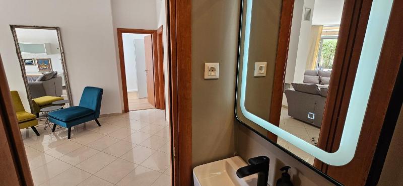 Family Four-Bedroom Apartment with Patio, Hot Tub and Sea View image 4