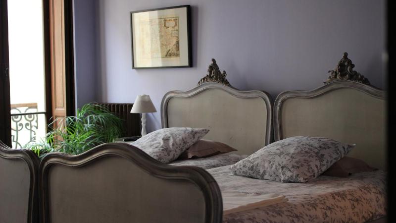 Twin Room image 3
