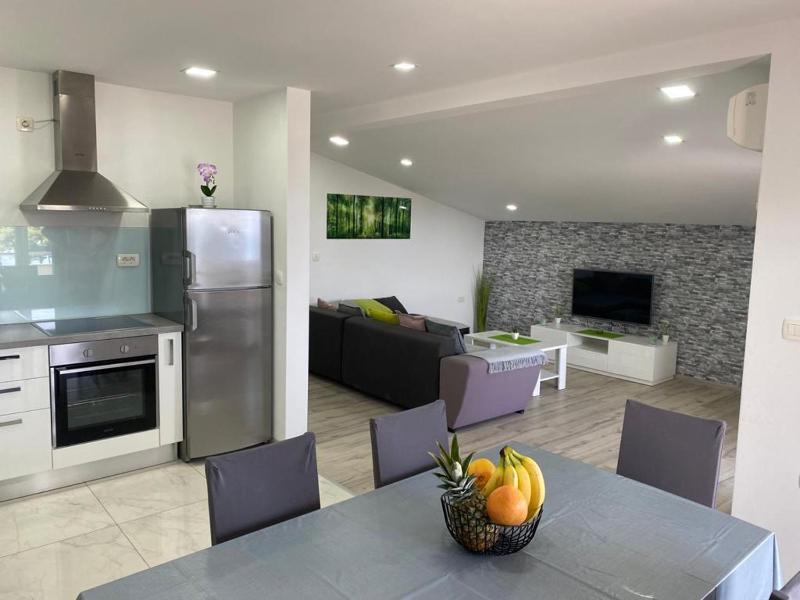 Beach Apartment Anđela - image 24