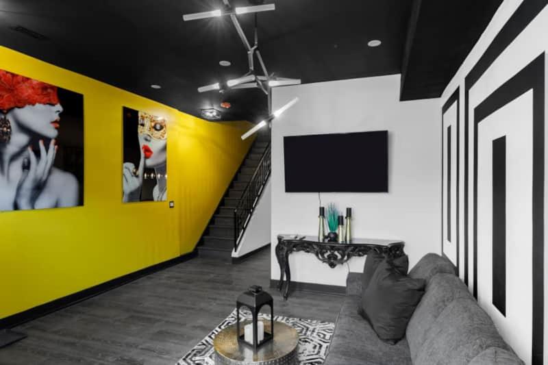 The Black And White Suite Images