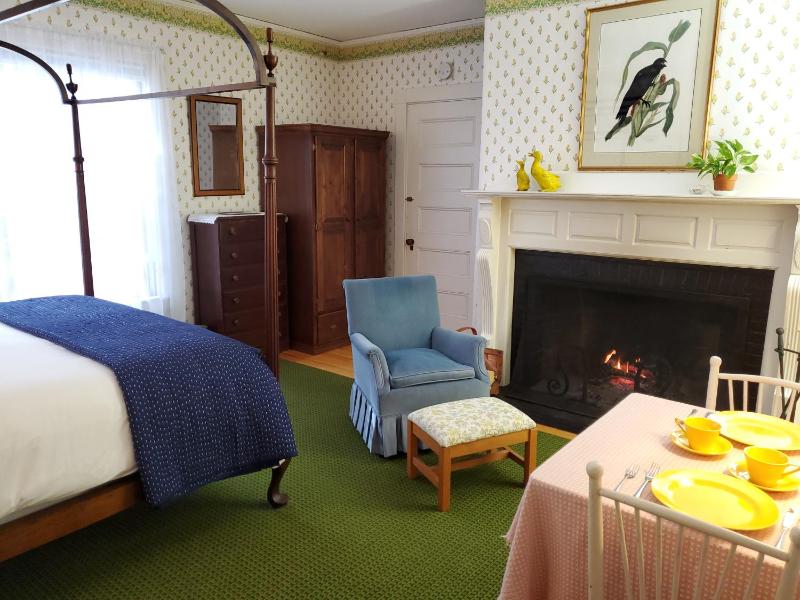 Deluxe Queen Room image 4