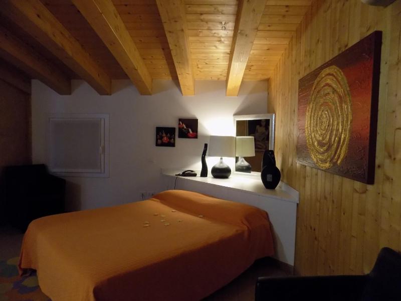 Large Double Room image 2