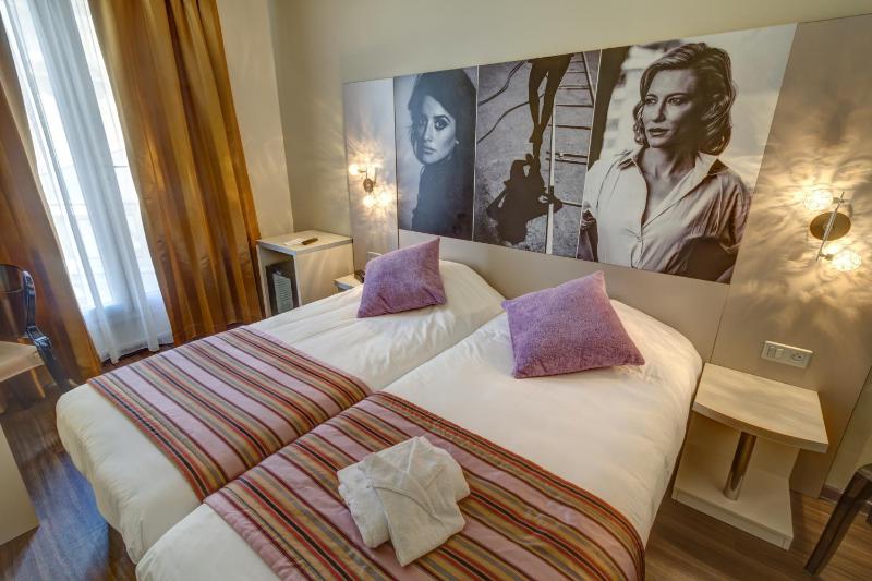 Classic Twin Room image 4