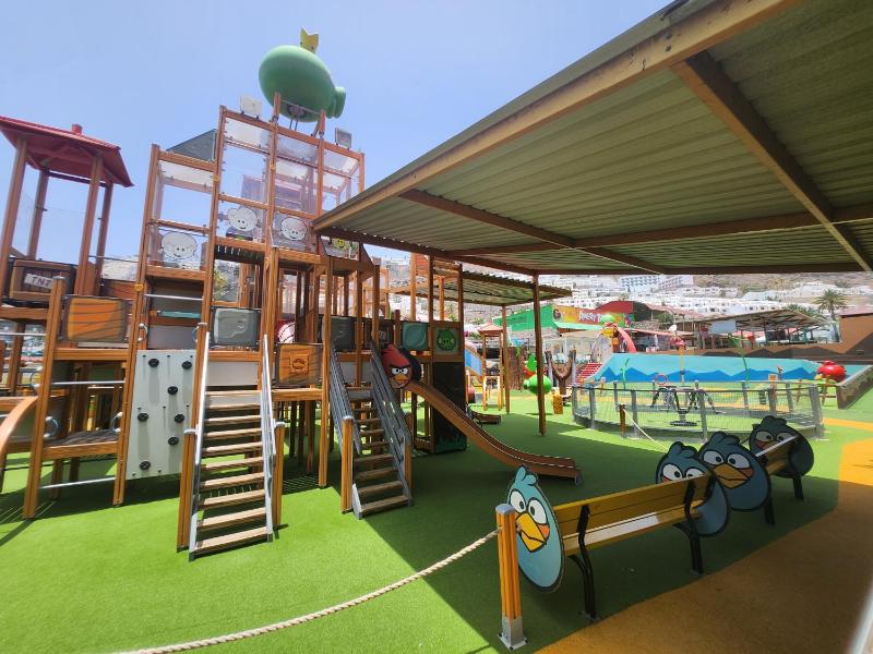 Spacious Family Duplex with Access to the Pool - image 11