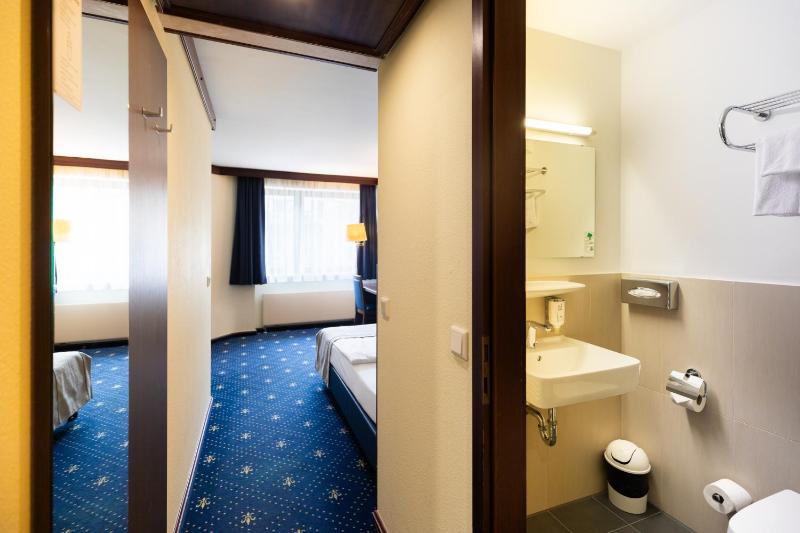 Queensize Double Room  image 4