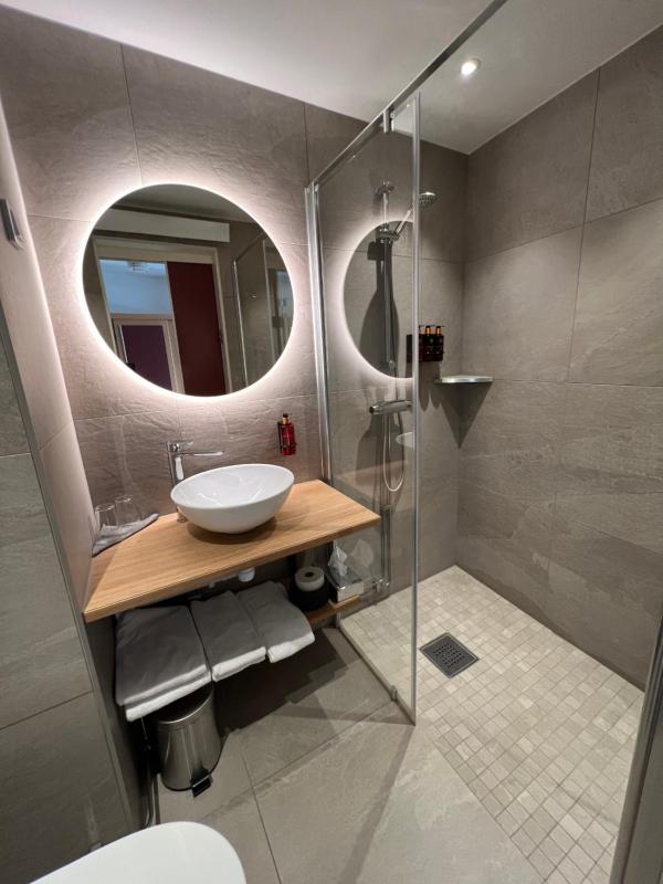 Twin Room image 1