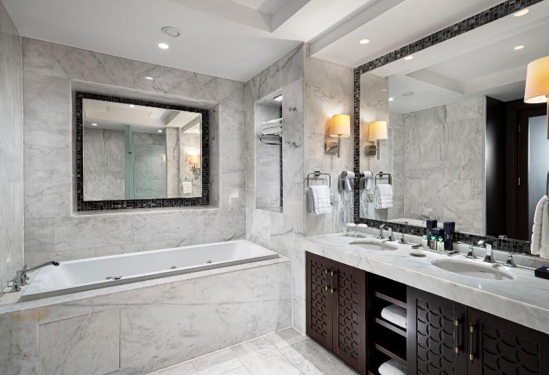 Suite with Sea View image 1