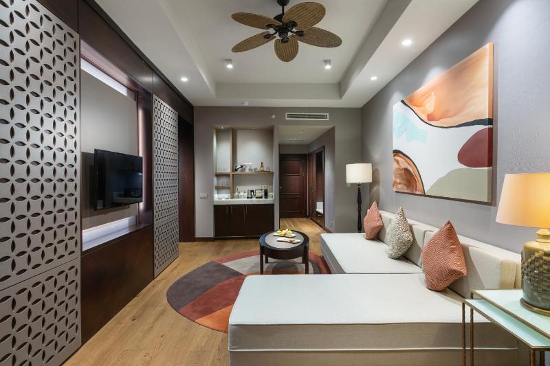 Suite with Sea View image 3