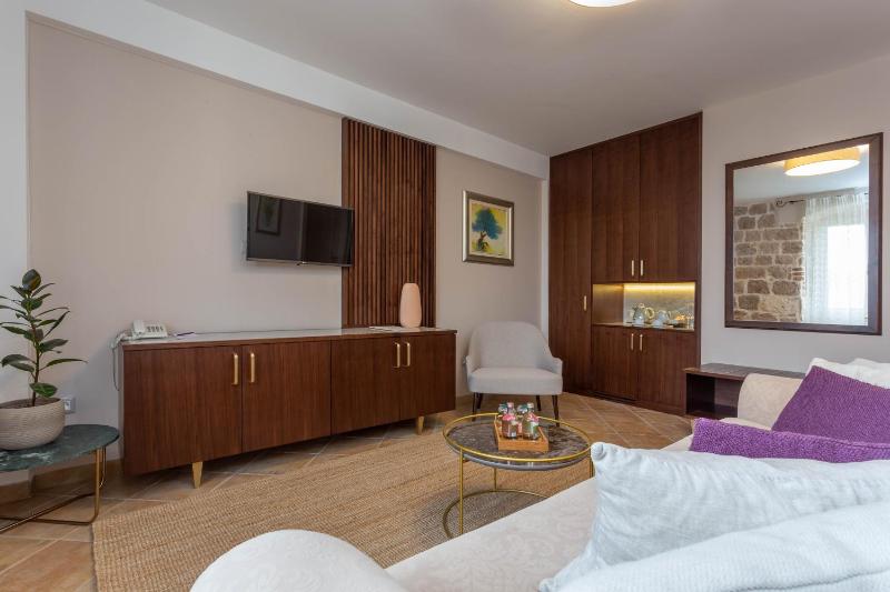 Superior Suite with Sea View image 4