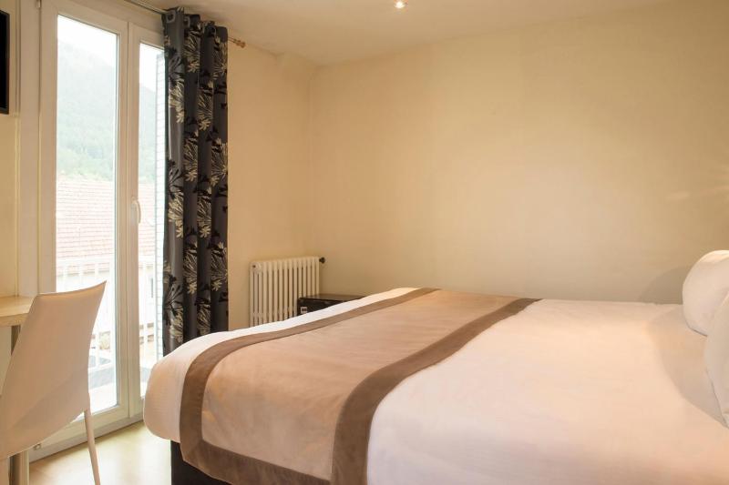Deluxe Double or Twin Room image 1