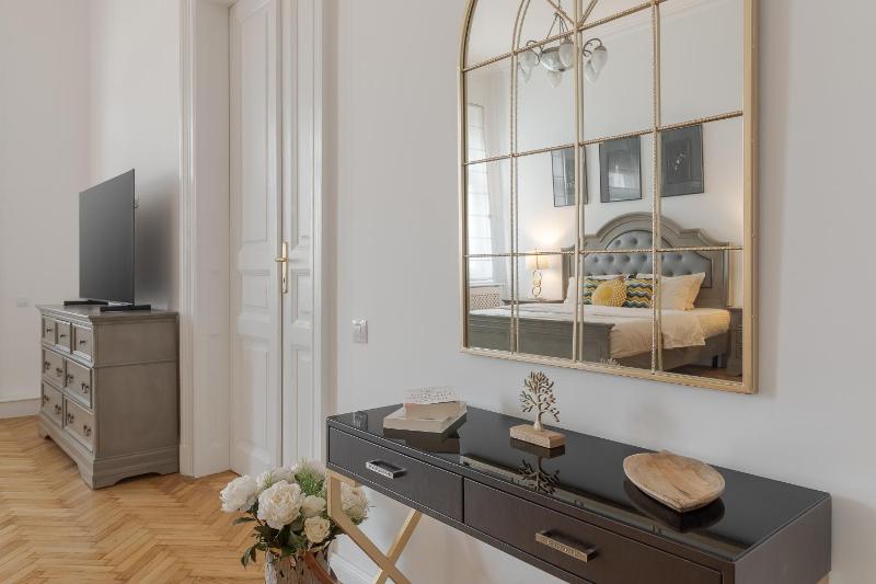 UNIQUE Experience - Palat istoric Oradea -Ultraelegant și spațios - image 6