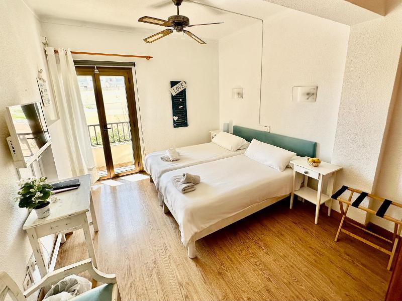 Double or Twin Room image 3