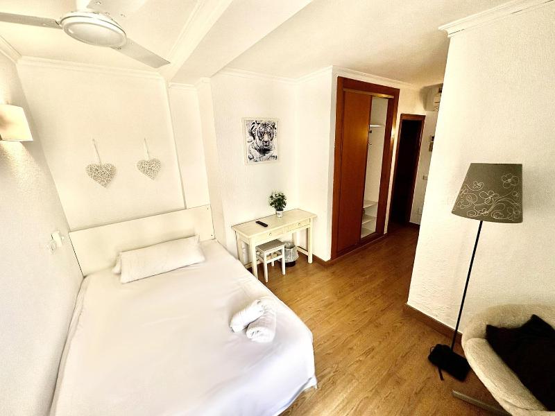 Single Room image 3