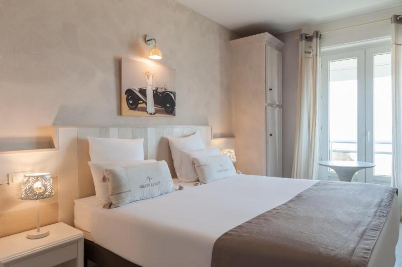 Double Room with Sea View image 1