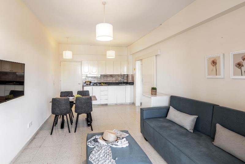 One-Bedroom Apartment image 2