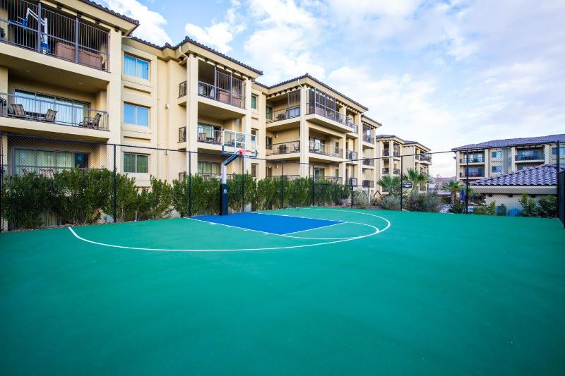 Five-Bedroom House image 4