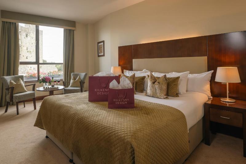 Deluxe Double Room image 1