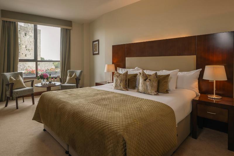 Deluxe Double Room image 4