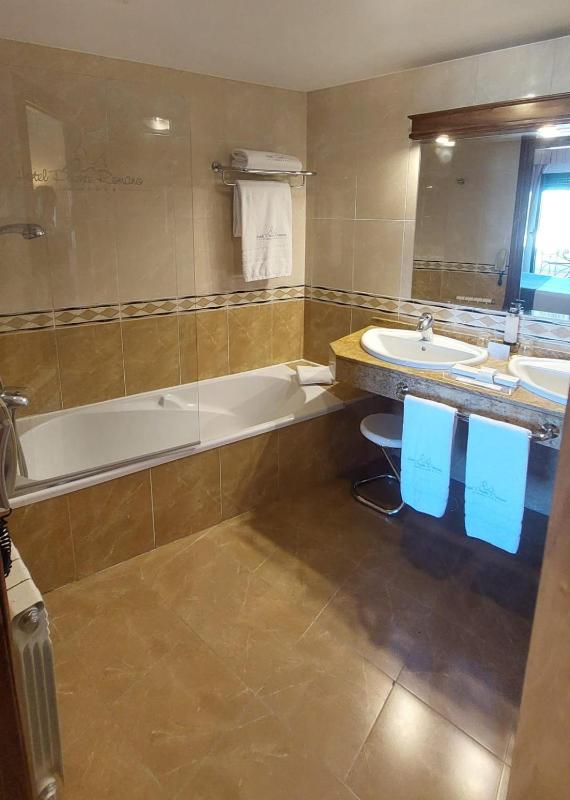 Double Room with Terrace image 3