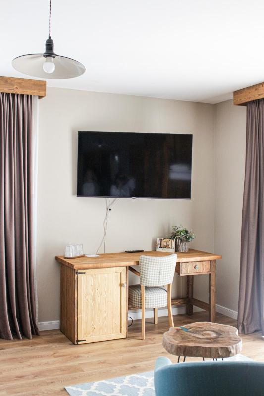 Deluxe Family Room image 4