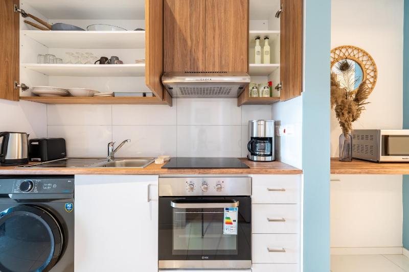 Hue 1-Bedroom Apartment in Larnaca - image 15