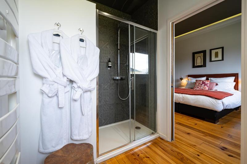 Double Room with Private Bathroom image 4