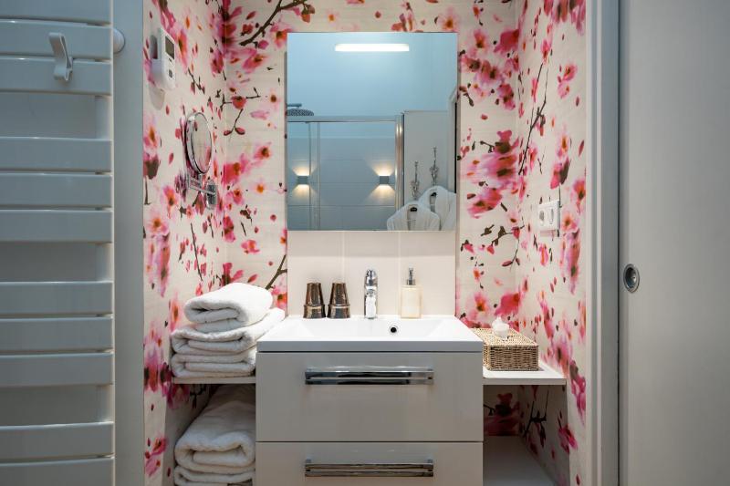 Double Room with Private Bathroom image 3
