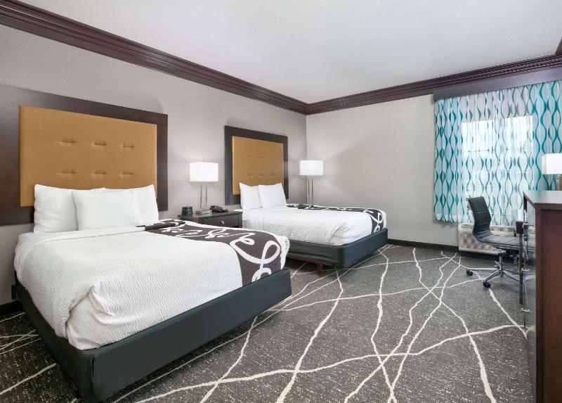 Deluxe Queen Room with Two Queen Beds image 2