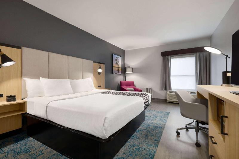 King Room - Hearing Accessible/Non-Smoking  image 1