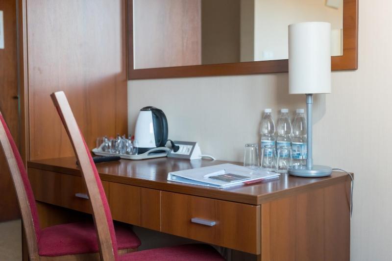 Twin Room image 3