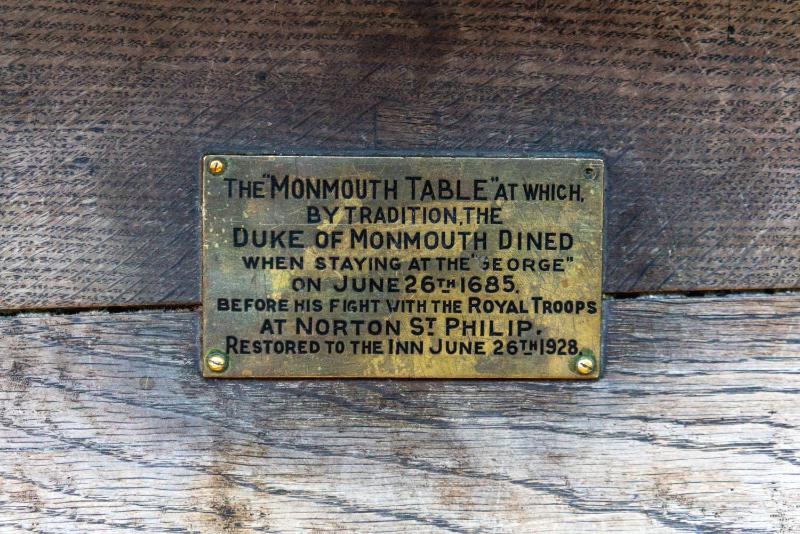 Superior Queen Room Monmouth- George Inn image 4