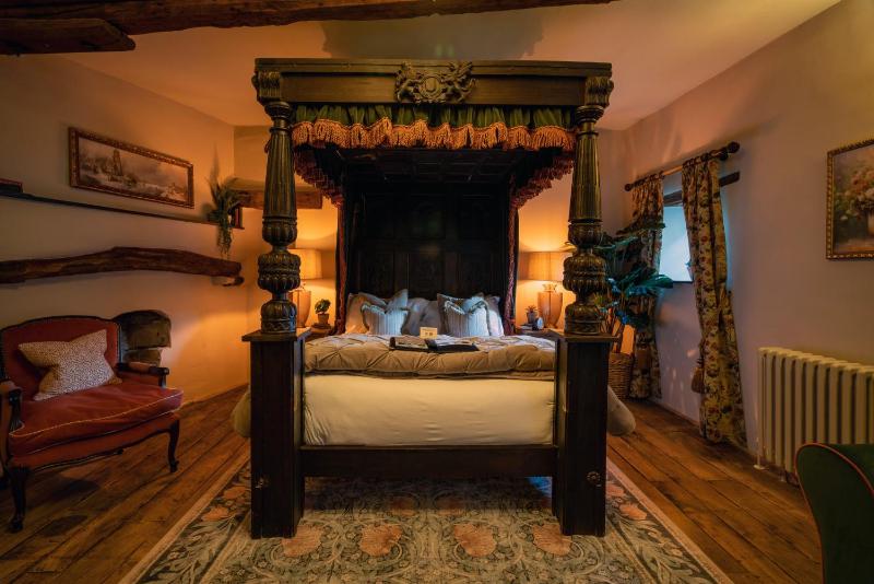 Classic Family Room Carthusian - George Inn image 3