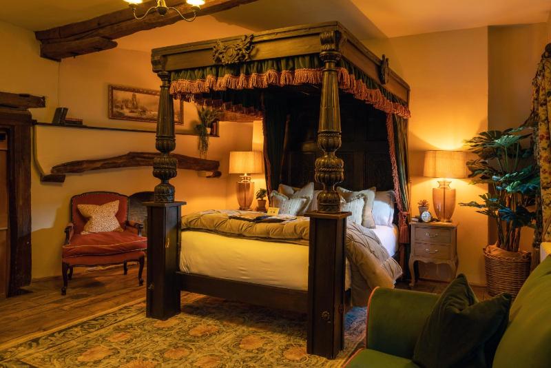 Classic Family Room Carthusian - George Inn image 2