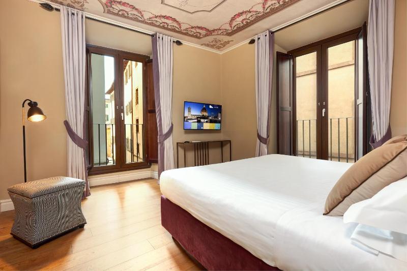 Deluxe Double or Twin Room image 1