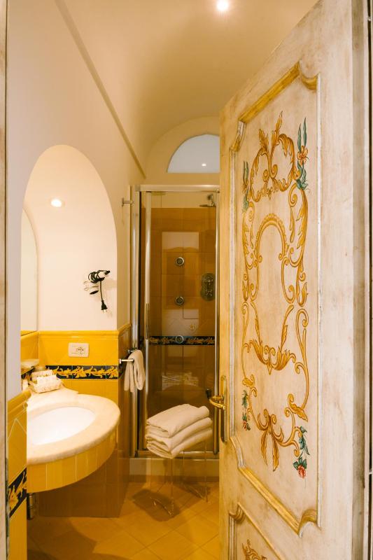 Deluxe Triple Room with Sea View image 4