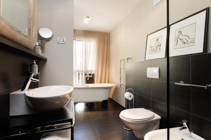 Standard Double Room image 2