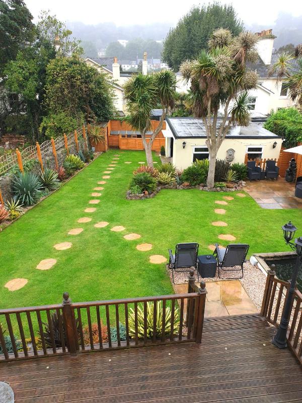 Appletorre House Holiday Flats - image 30