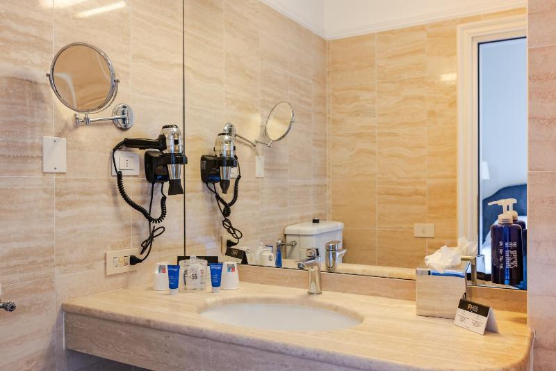 Classic Double or Twin Room with City View image 2