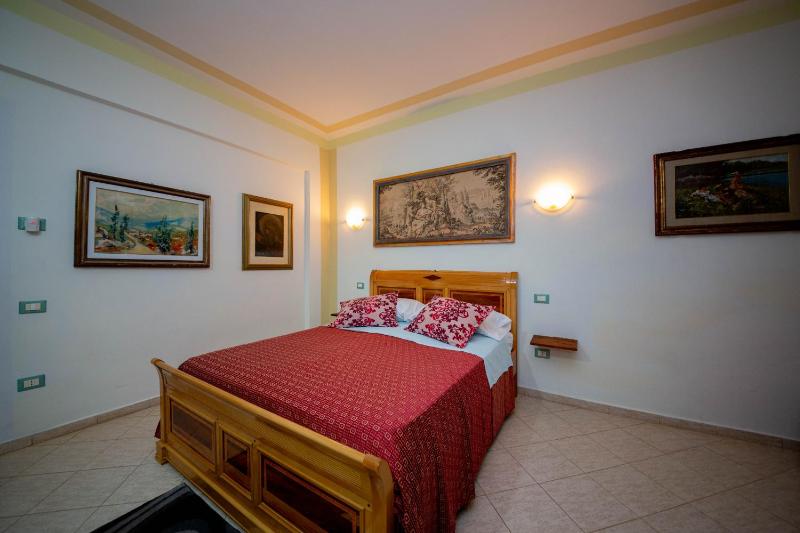 Triple Room with Balcony and Sea View image 1