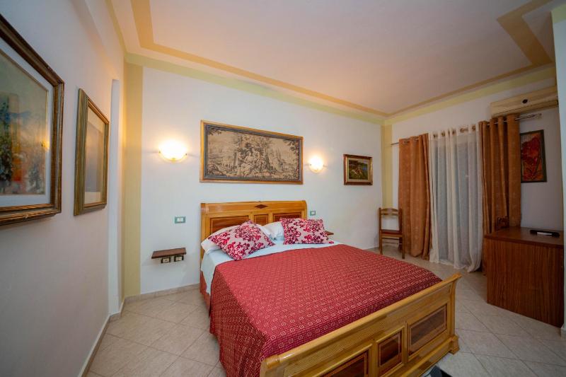 Double Room with Balcony image 4