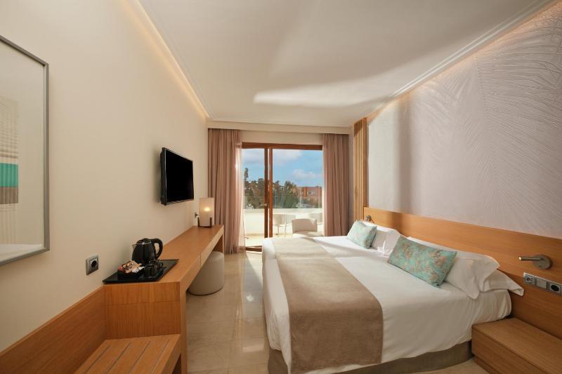 Standard Double or Twin Room image 1