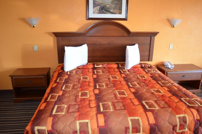 King Suite - Non-Smoking image 4