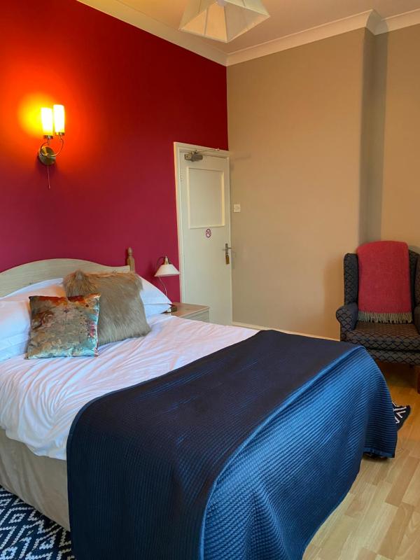Double Room with Private Bathroom image 1