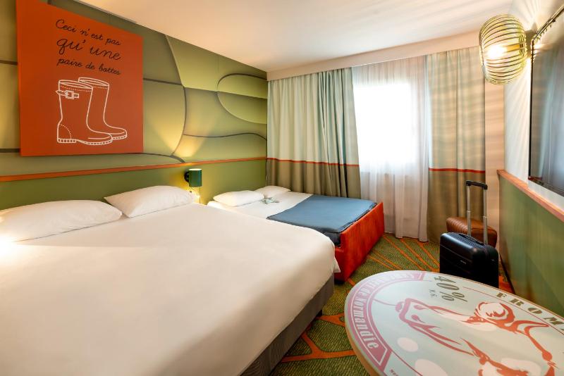 Standard Double Room with Sofa image 2