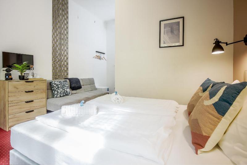 Double Room with Private Bathroom image 3