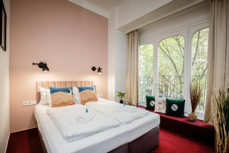 Double Room with Private Bathroom image 1