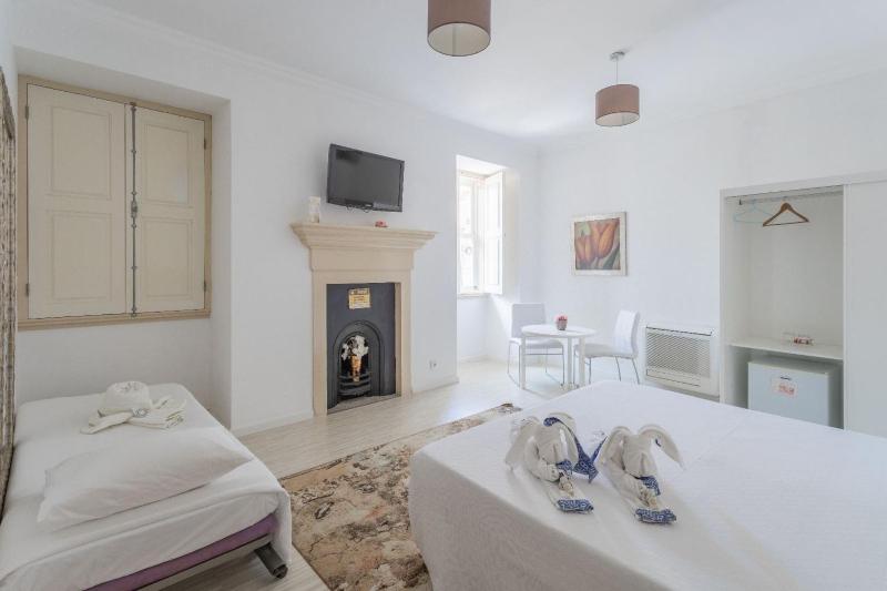 Double Room with Extra Bed image 3
