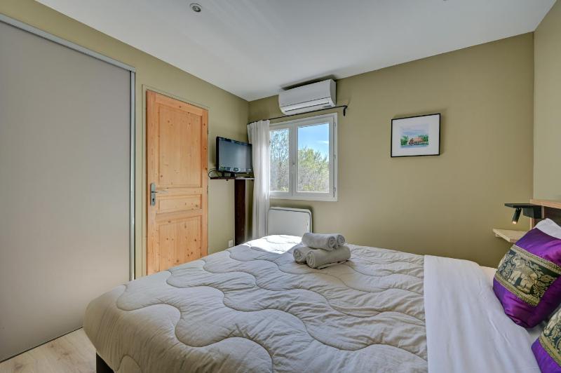 Standard Double Room image 3
